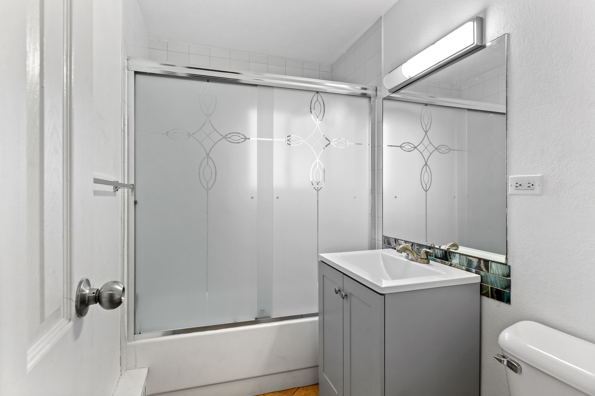 18-web-or-mls-3286-Leo-Rowen-1029-E-8th-Ave-108-Denver-CO-80218_30117