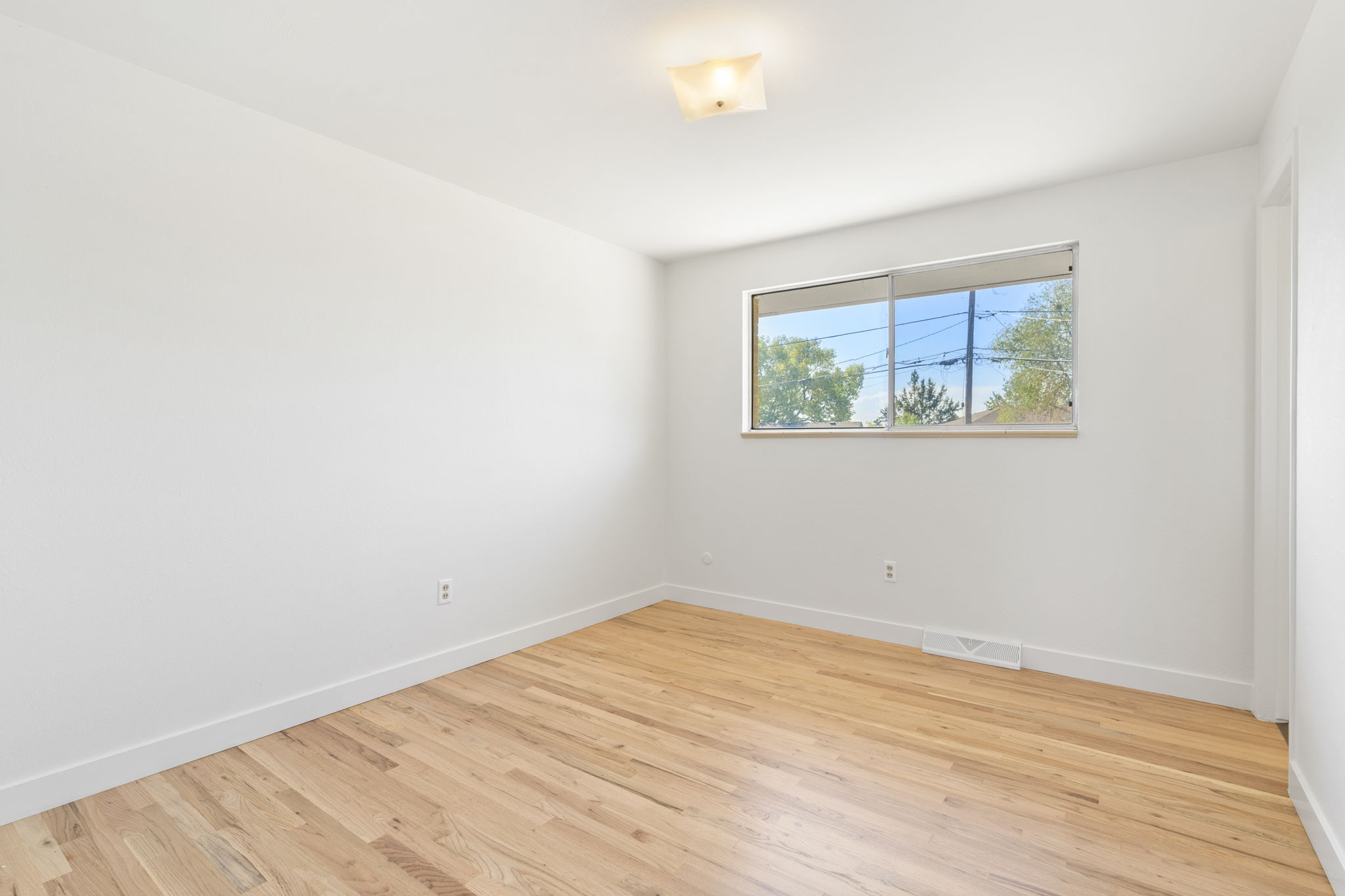 15-web-or-mls-8684-Leo-Rowen-1080-E-85th-Pl-Denver-CO-80229-113_05459