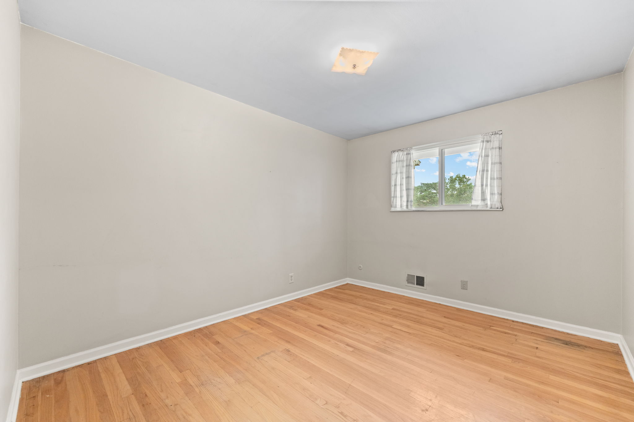 14-web-or-mls-8659-Leo-Rowen-11349-Marion-St-Northglenn-CO-80233-112_0932