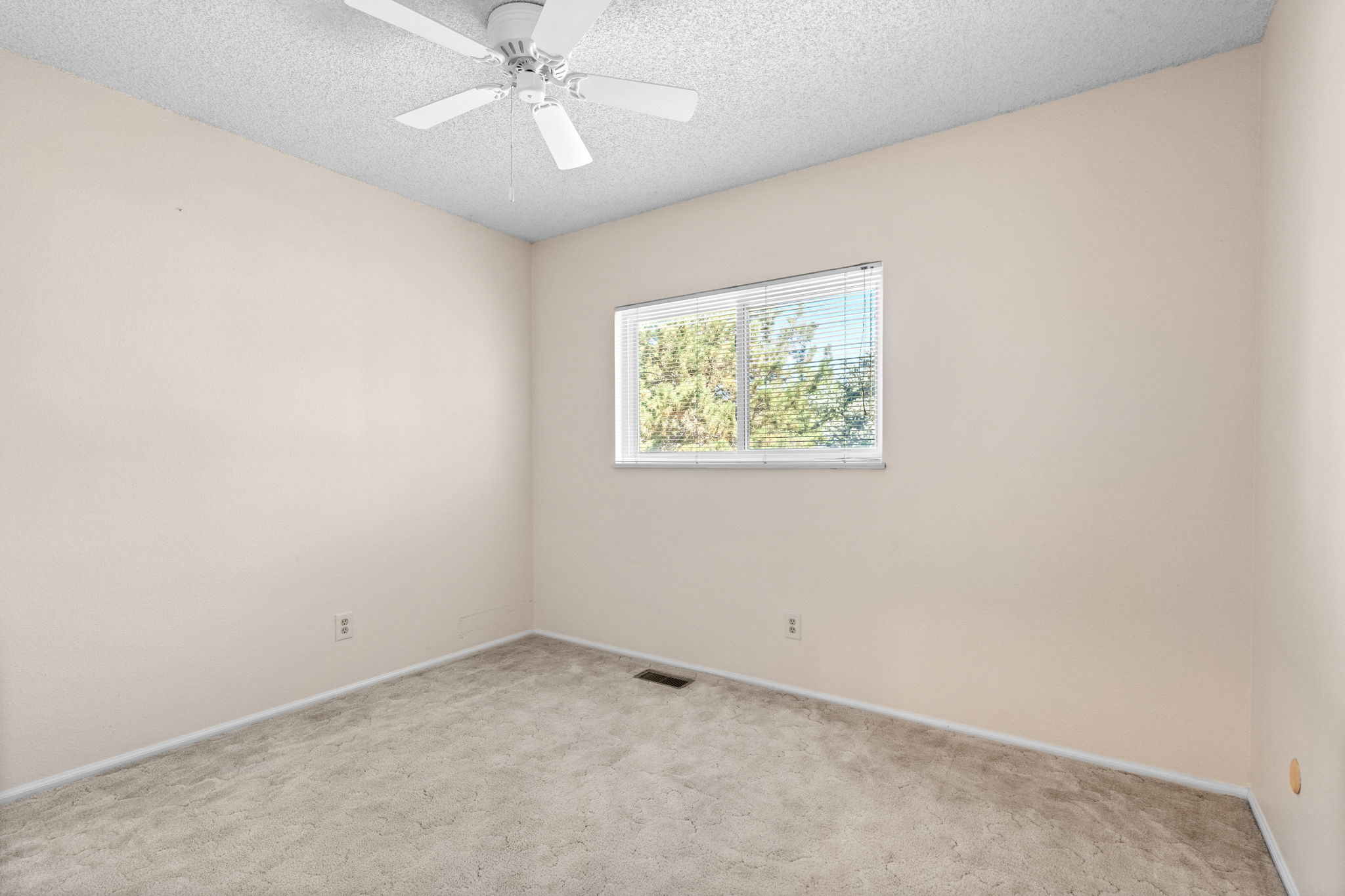 28-web-or-mls-8588-Leo-Rowen-14835-E-Caspian-Pl-Aurora-CO-80014__126