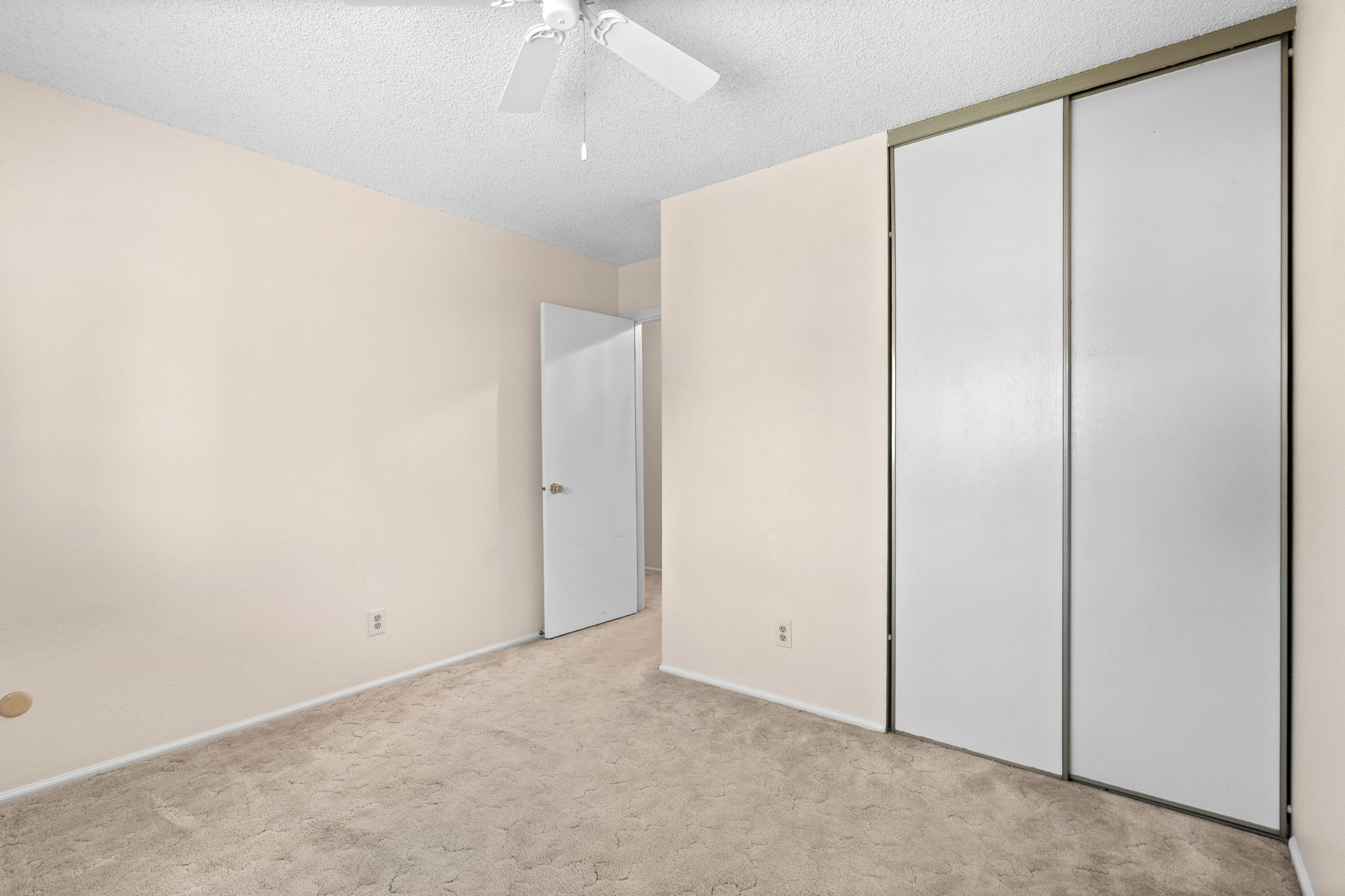 29-web-or-mls-8588-Leo-Rowen-14835-E-Caspian-Pl-Aurora-CO-80014__127