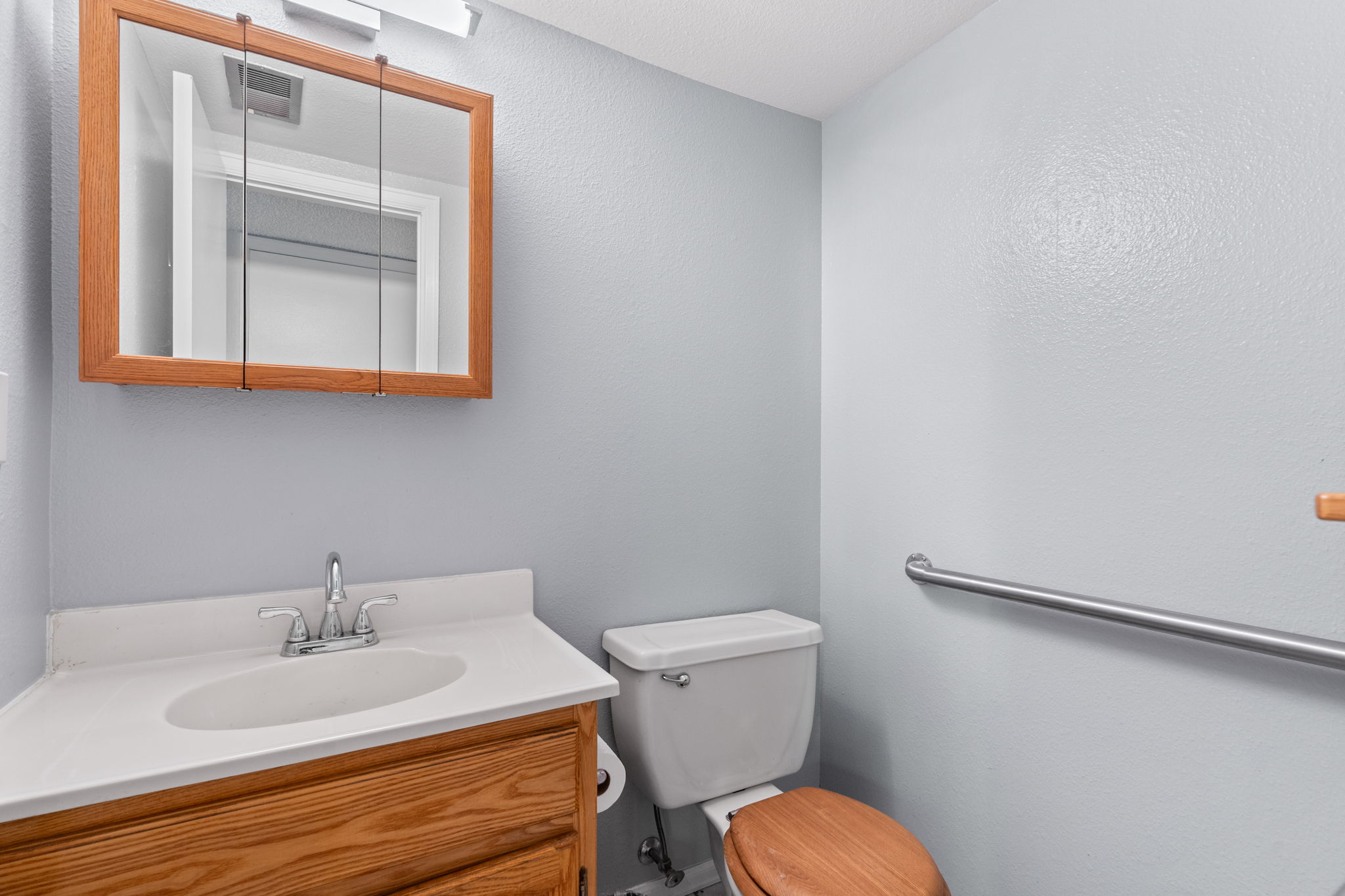 31-web-or-mls-8588-Leo-Rowen-14835-E-Caspian-Pl-Aurora-CO-80014__129