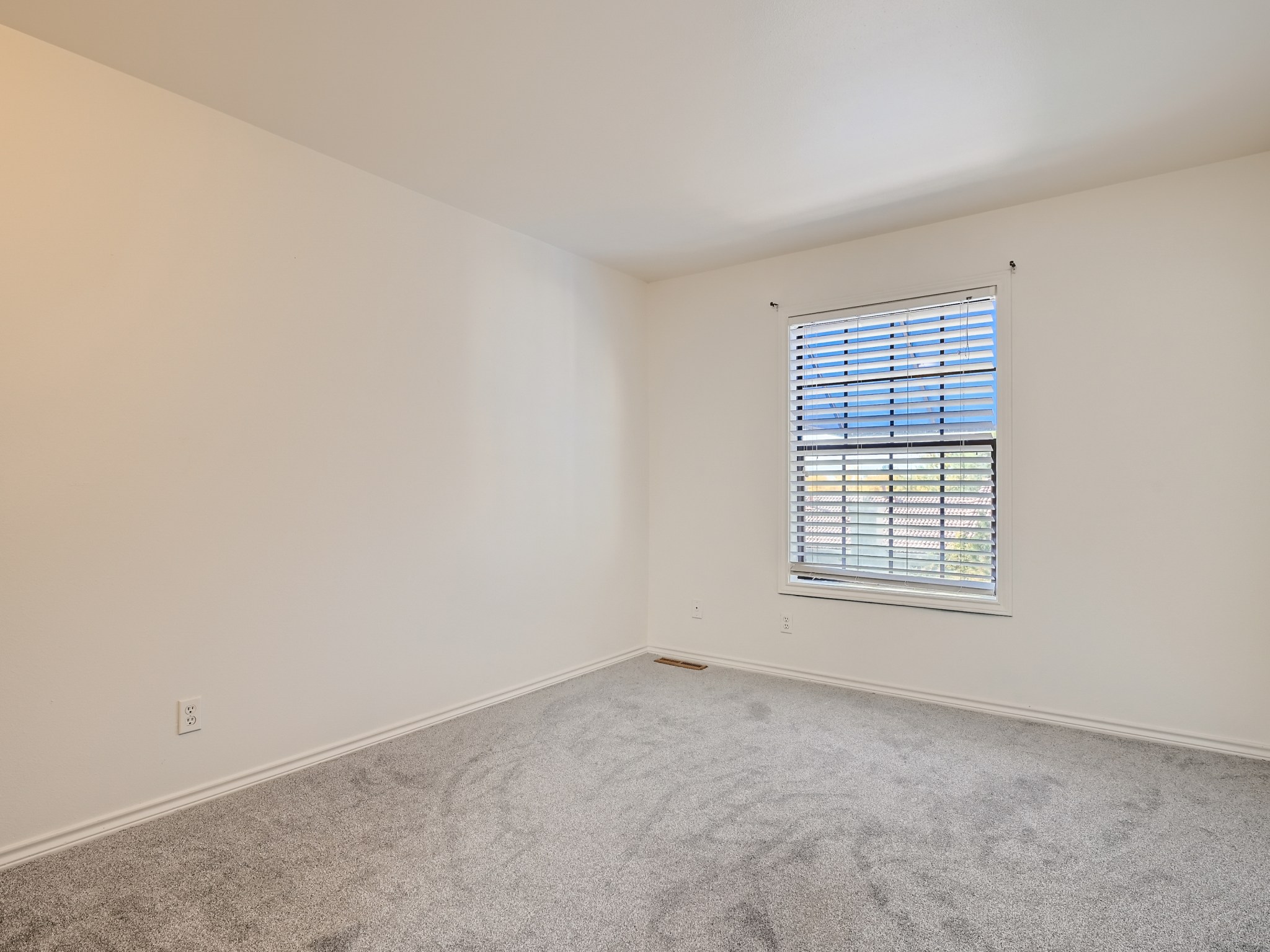 27-2nd-Floor-Bedroom