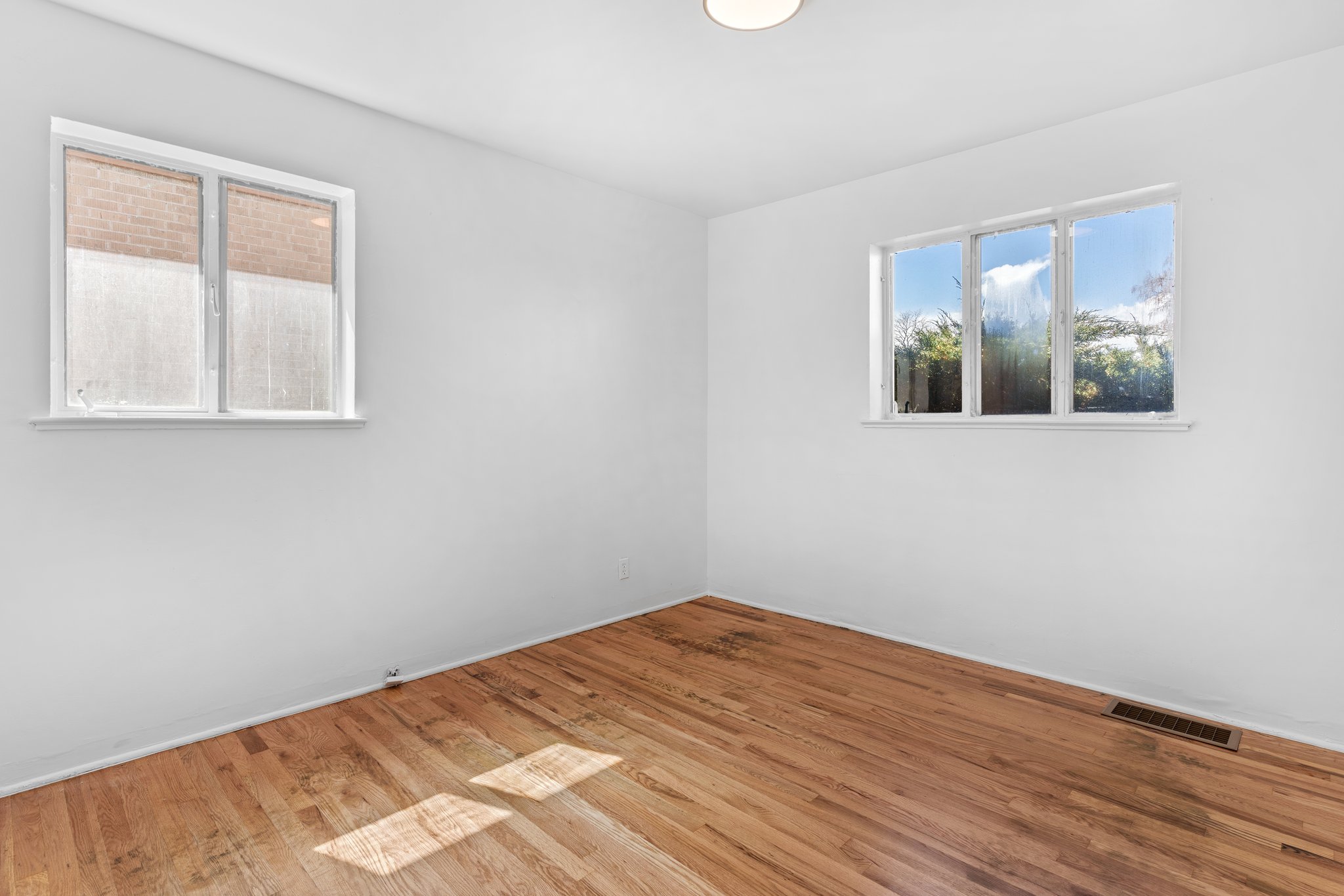 21-web-or-mls-3614-Leo-Rowen-2270-Poplar-St-Denver-CO-80207_120