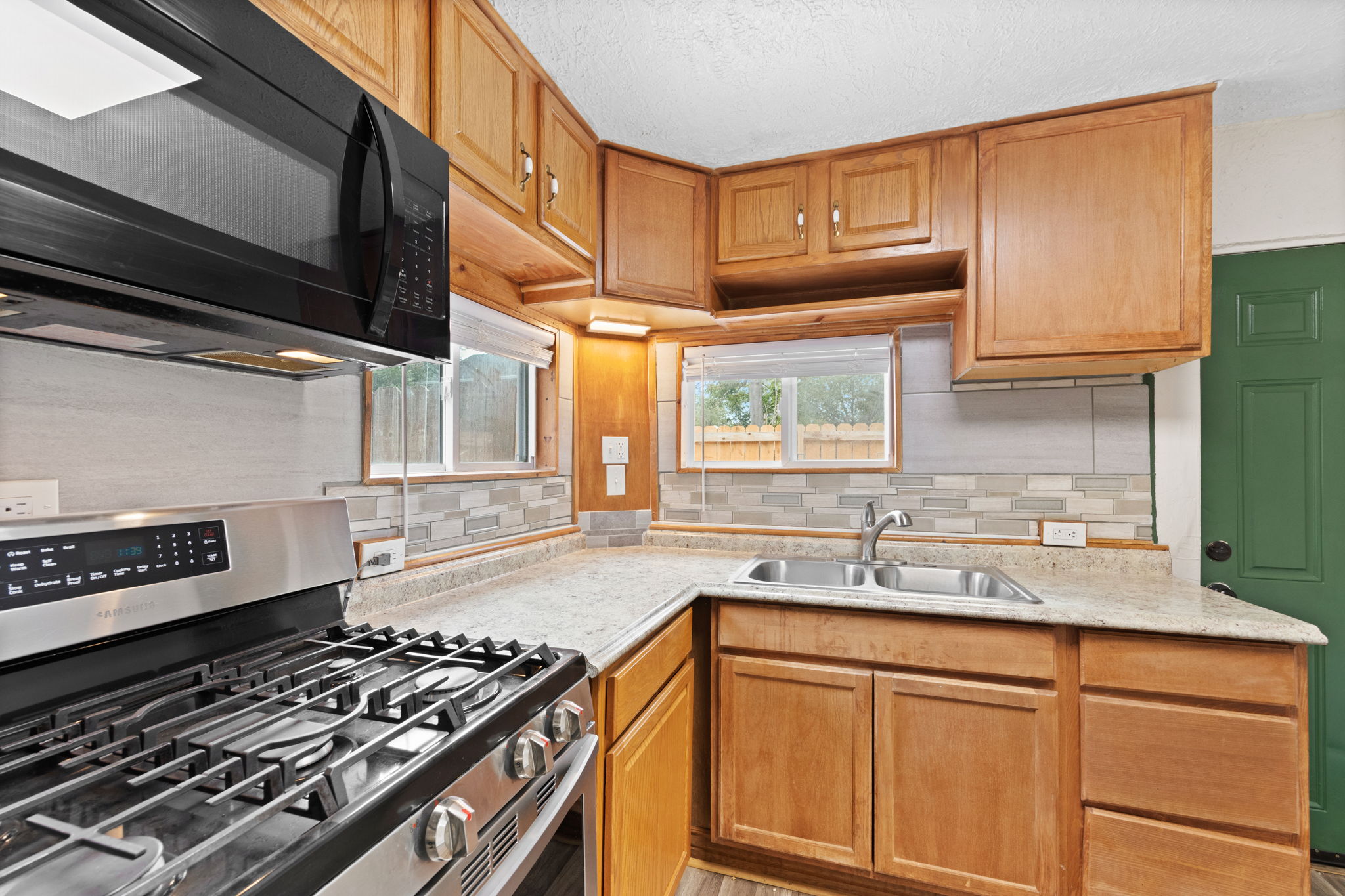 18-web-or-mls-8662-Leo-Rowen-3126-N-Race-St-Denver-CO-80205-119_0839