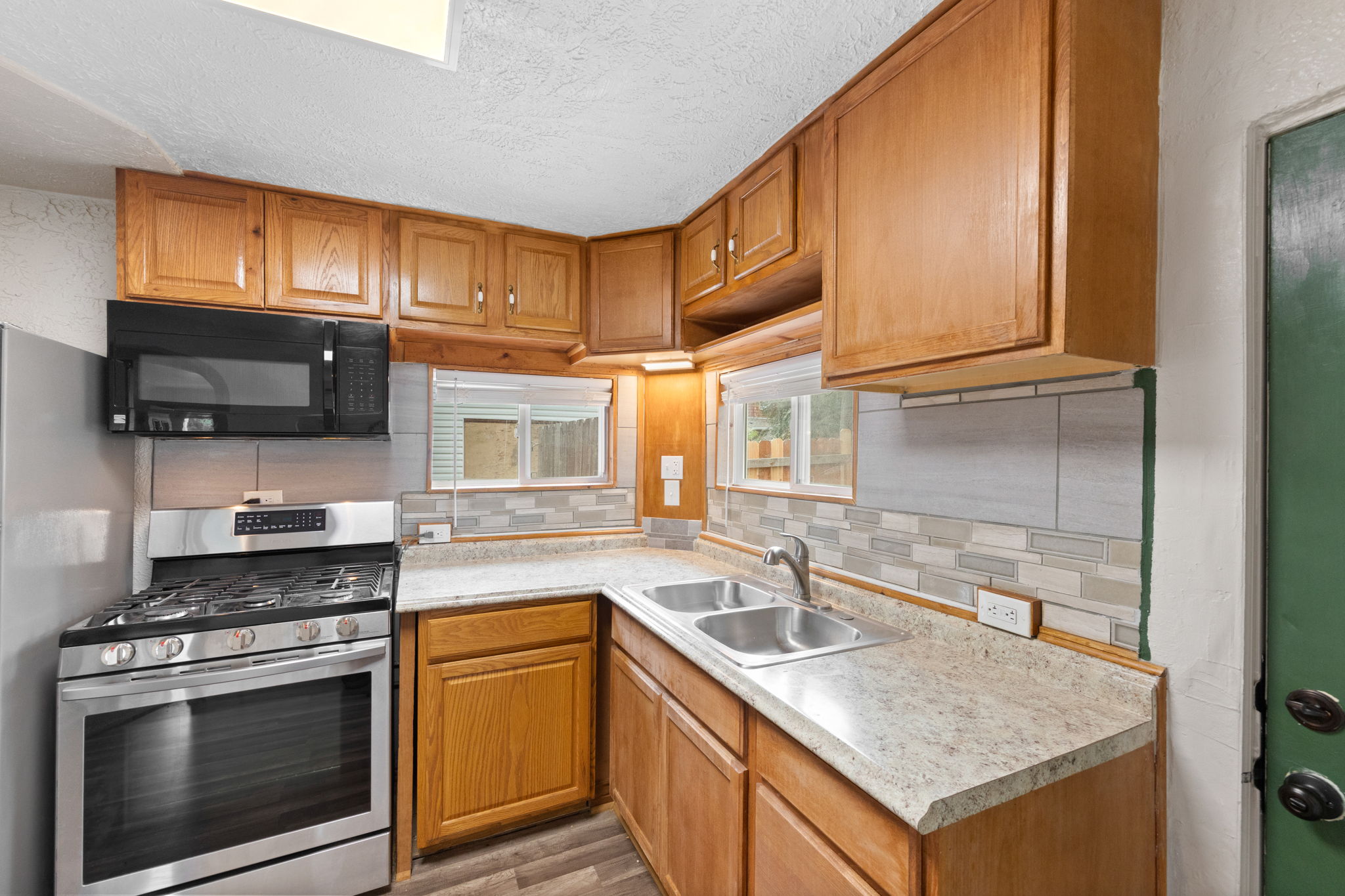 19-web-or-mls-8662-Leo-Rowen-3126-N-Race-St-Denver-CO-80205-120_0864