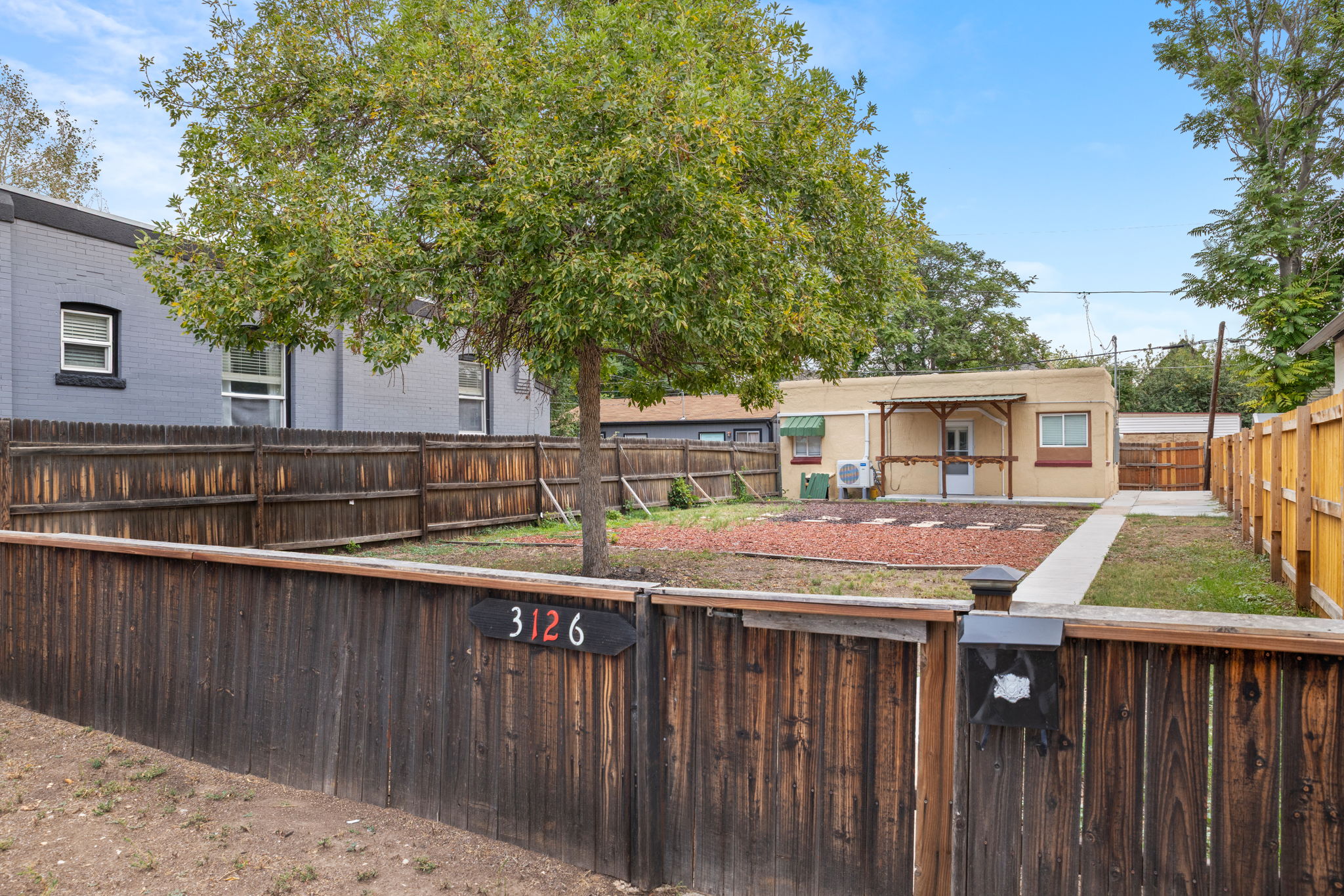 2-web-or-mls-8662-Leo-Rowen-3126-N-Race-St-Denver-CO-80205-100_0869