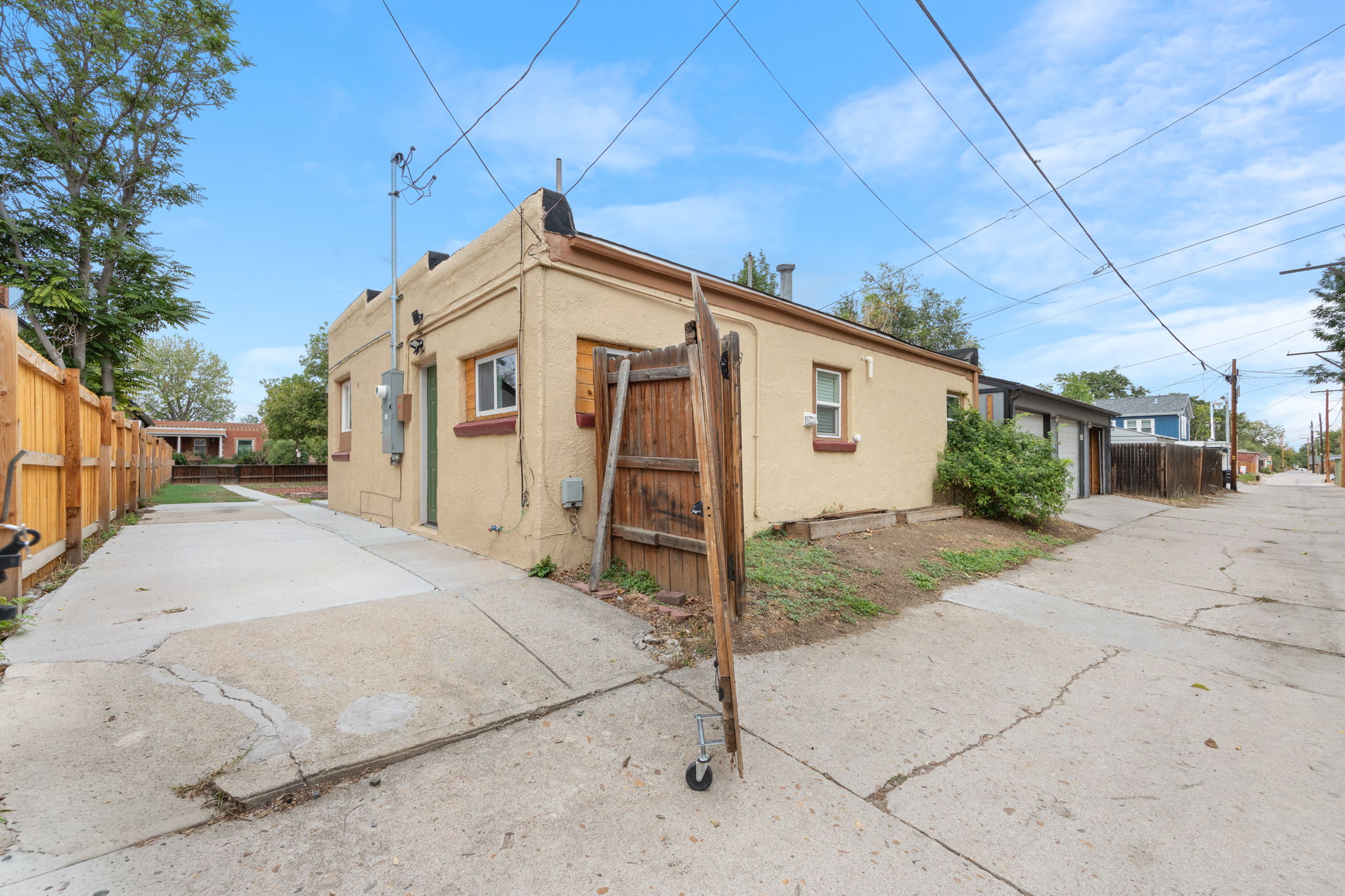 32-web-or-mls-8662-Leo-Rowen-3126-N-Race-St-Denver-CO-80205-133_0814