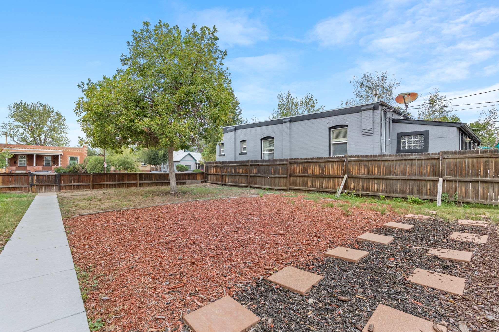 33-web-or-mls-8662-Leo-Rowen-3126-N-Race-St-Denver-CO-80205-134_0819