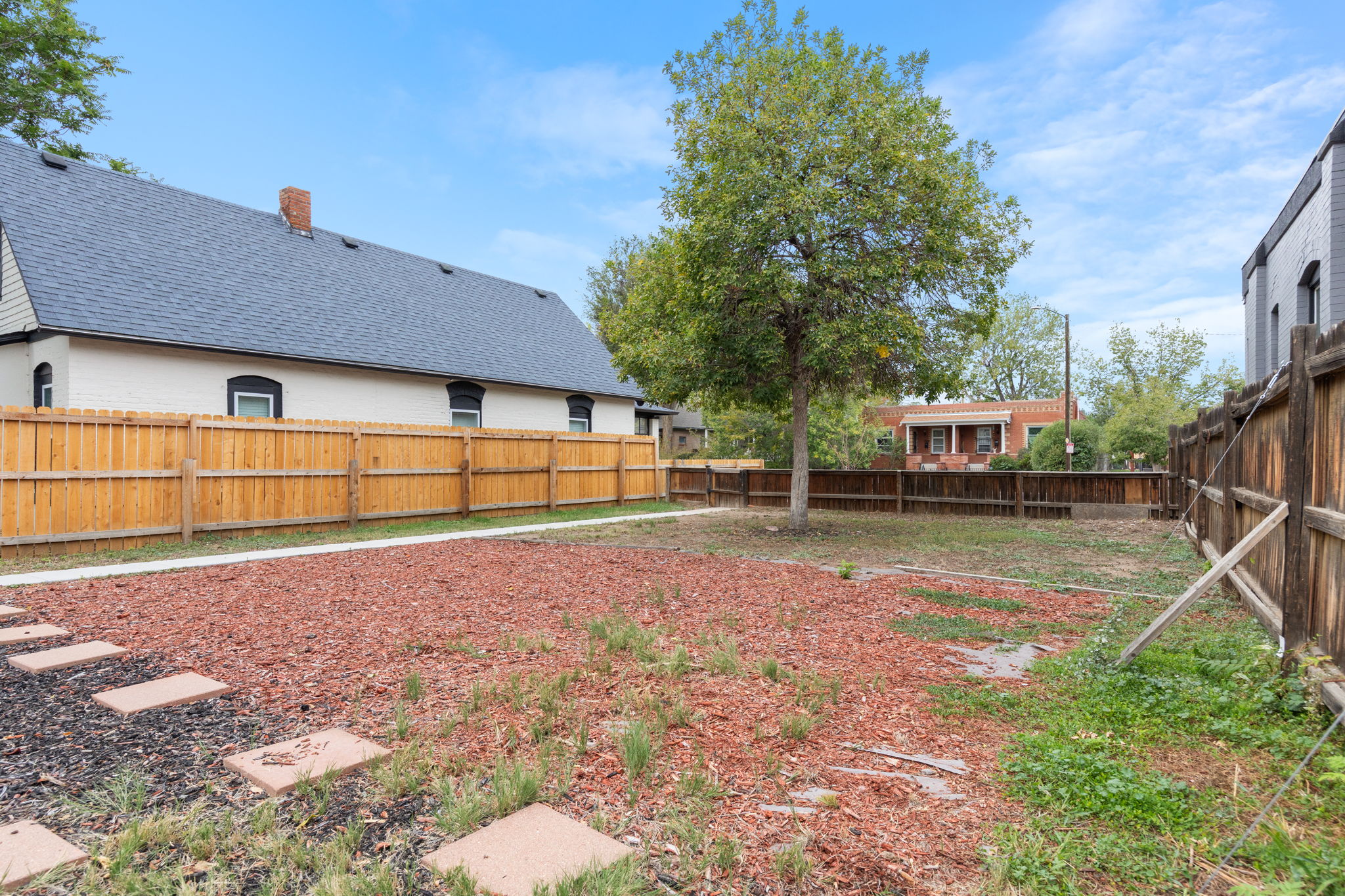 35-web-or-mls-8662-Leo-Rowen-3126-N-Race-St-Denver-CO-80205-106_0824