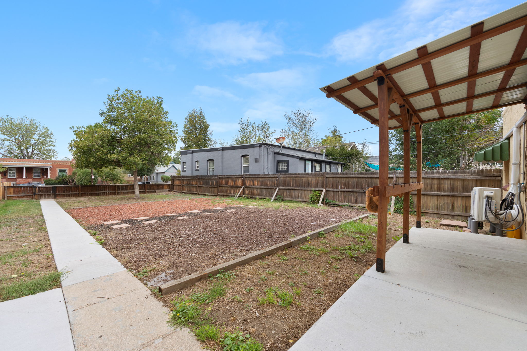 5-web-or-mls-8662-Leo-Rowen-3126-N-Race-St-Denver-CO-80205-103_0694