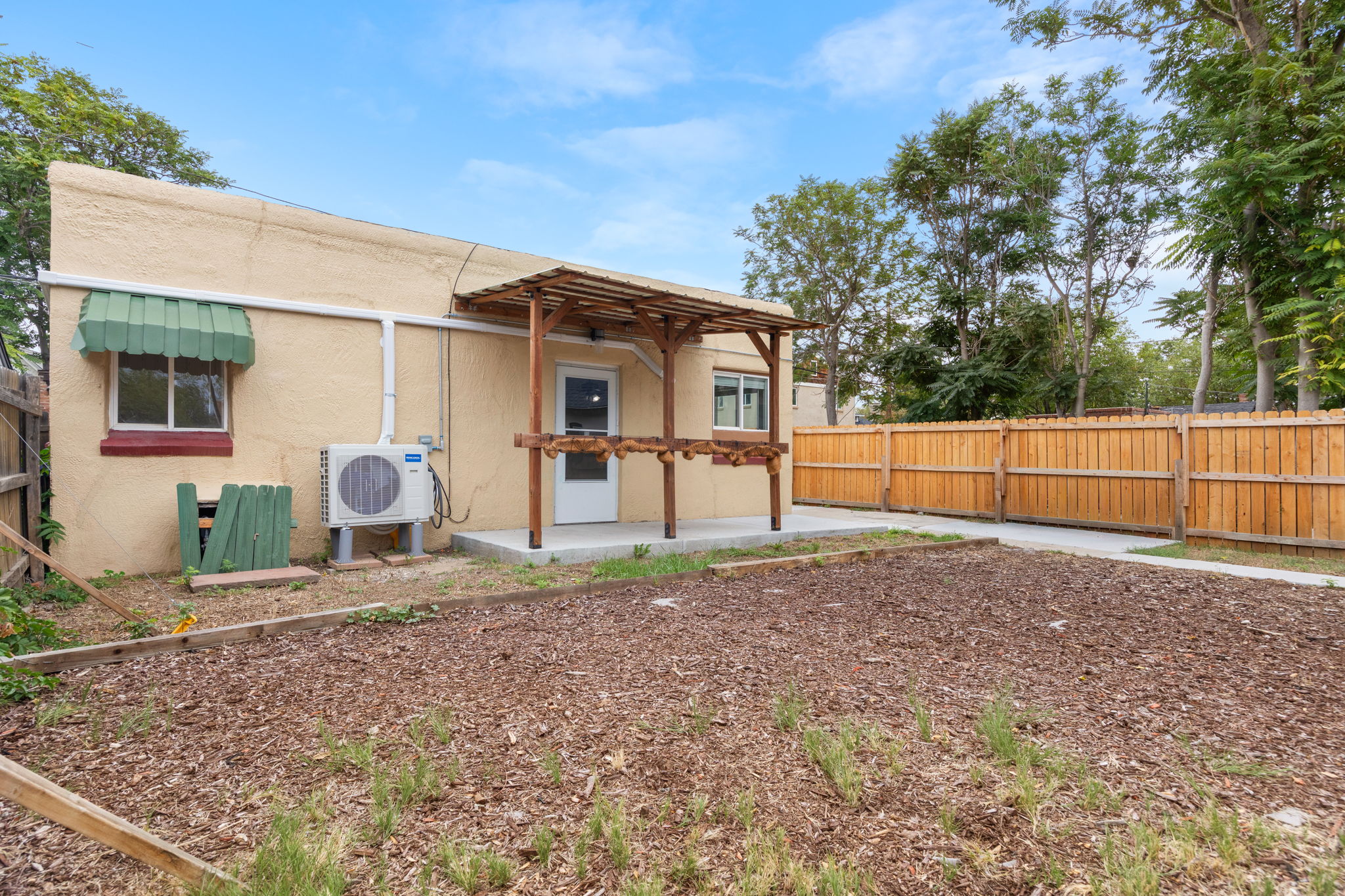 7-web-or-mls-8662-Leo-Rowen-3126-N-Race-St-Denver-CO-80205-107_0829
