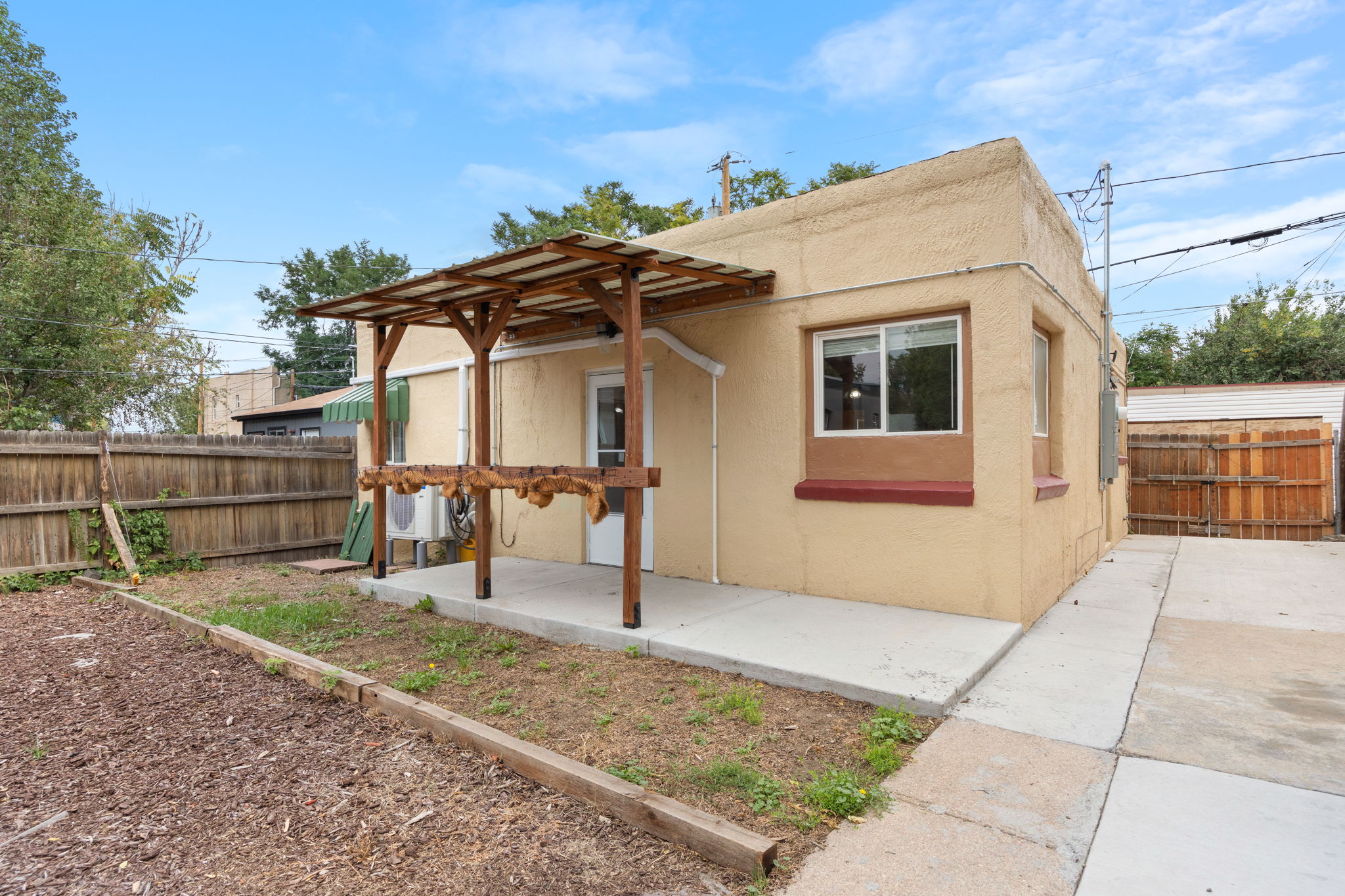 8-web-or-mls-8662-Leo-Rowen-3126-N-Race-St-Denver-CO-80205-108_0834