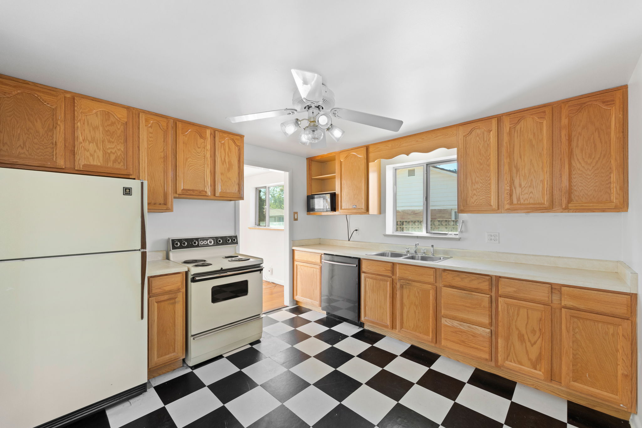 12-web-or-mls-8597-Leo-Rowen-8581-Crescent-Dr-Westminster-CO-80031__0091_112_112