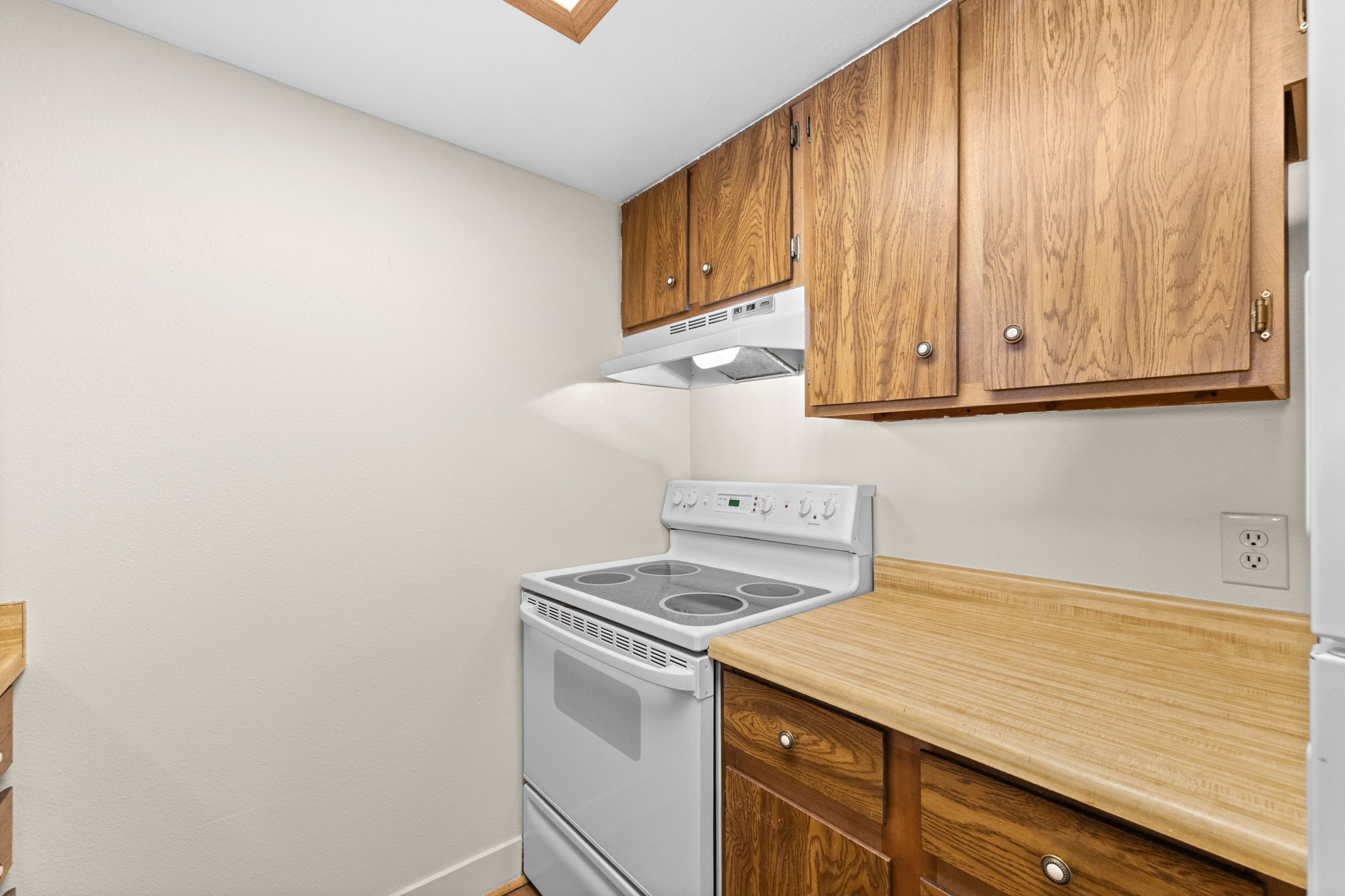 11-web-or-mls-8693-Leo-Rowen-8701-Huron-St-4-208-Thornton-CO-80260-111_2760