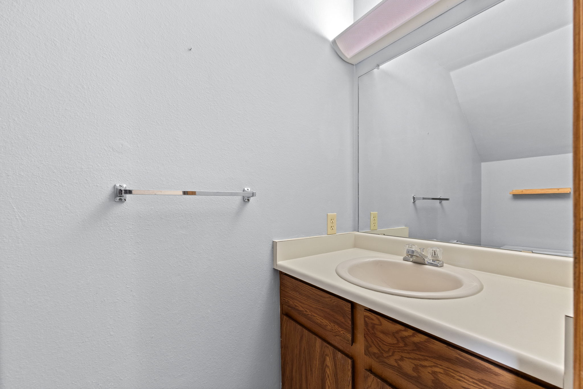 15-web-or-mls-8693-Leo-Rowen-8701-Huron-St-4-208-Thornton-CO-80260-115_2665