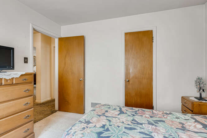 1536-S-Gaylord-Denver-CO-80210-small-014-012-Primary-Bedroom-666x444-72dpi