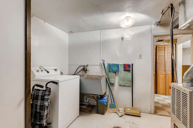 1536-S-Gaylord-Denver-CO-80210-small-022-026-Lower-Level-Laundry-Room-666x444-72dpi