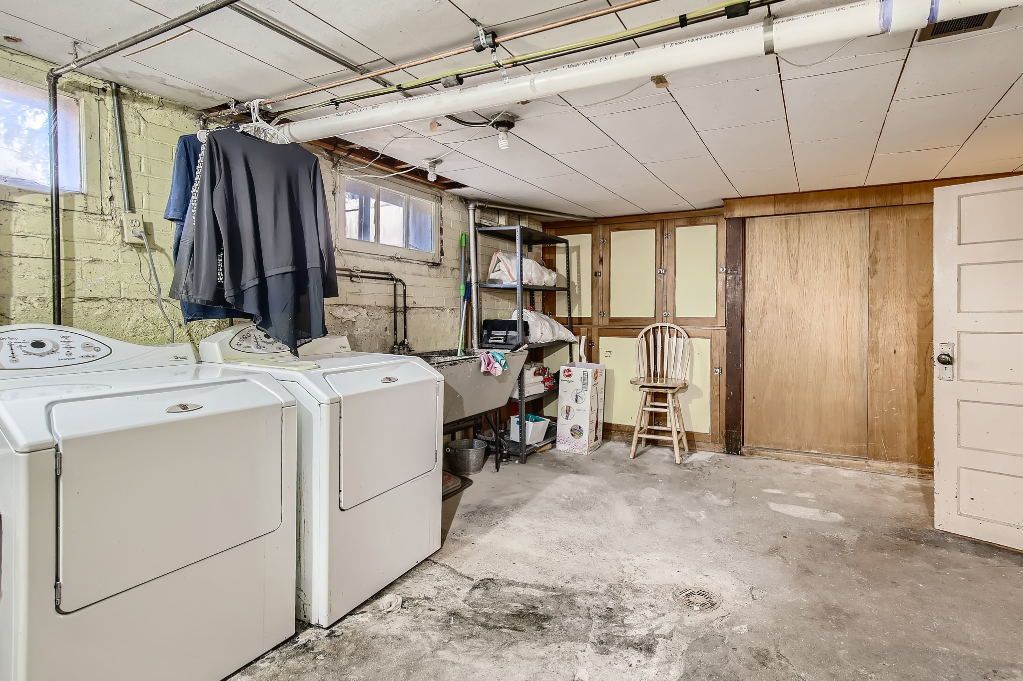 34-Lower-Level-Laundry-Room