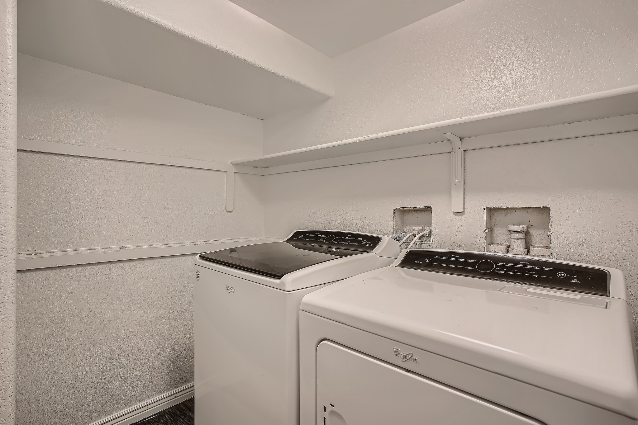36-Lower-Level-Laundry-Room
