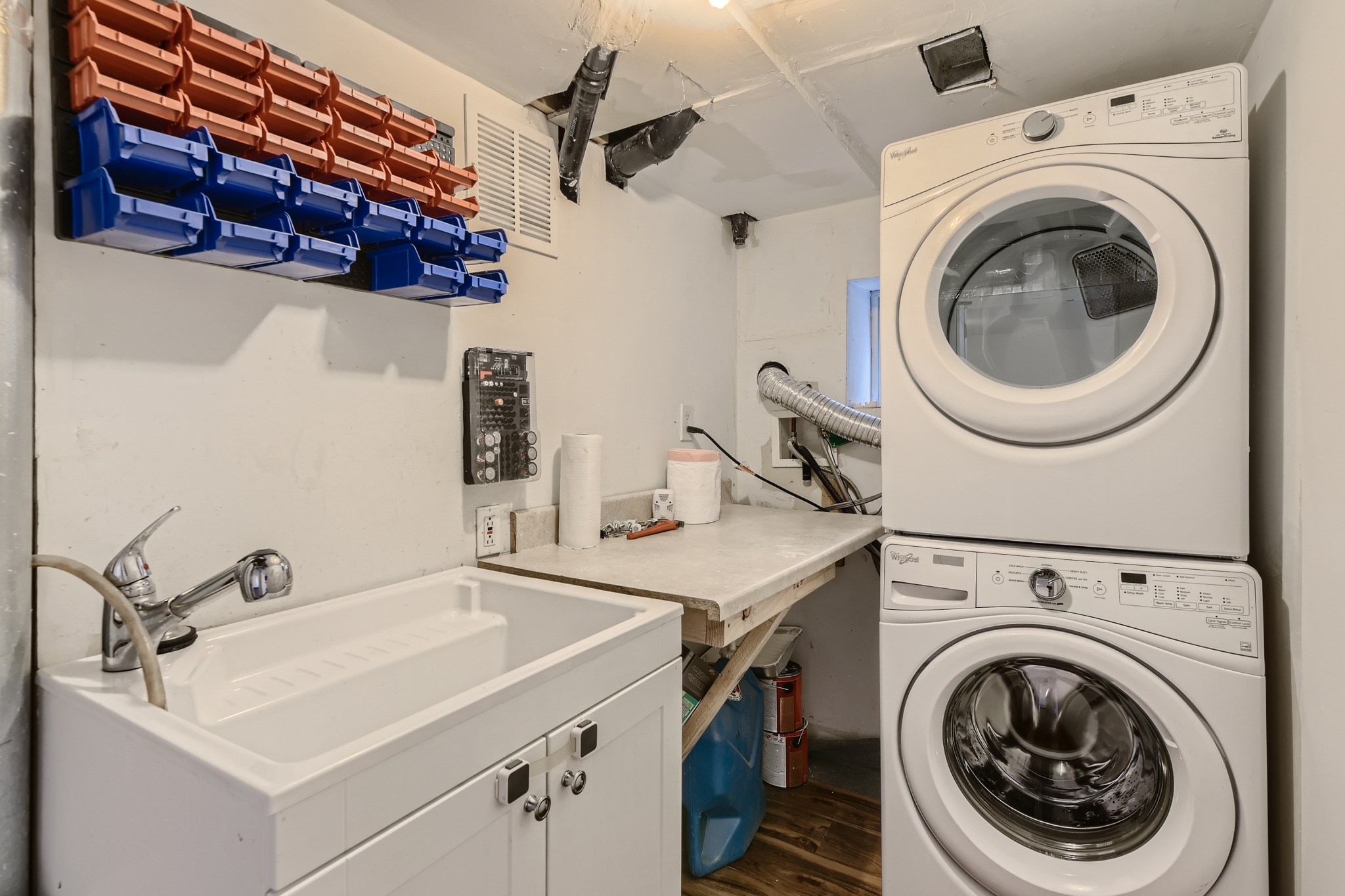 25-Lower-Level-Laundry-Room