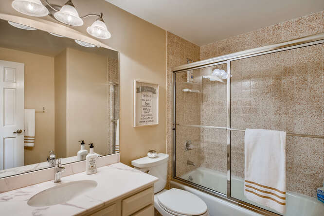 228 Columbine Lane Evergreen-small-020-012-2nd Floor Bathroom-666x445-72dpi