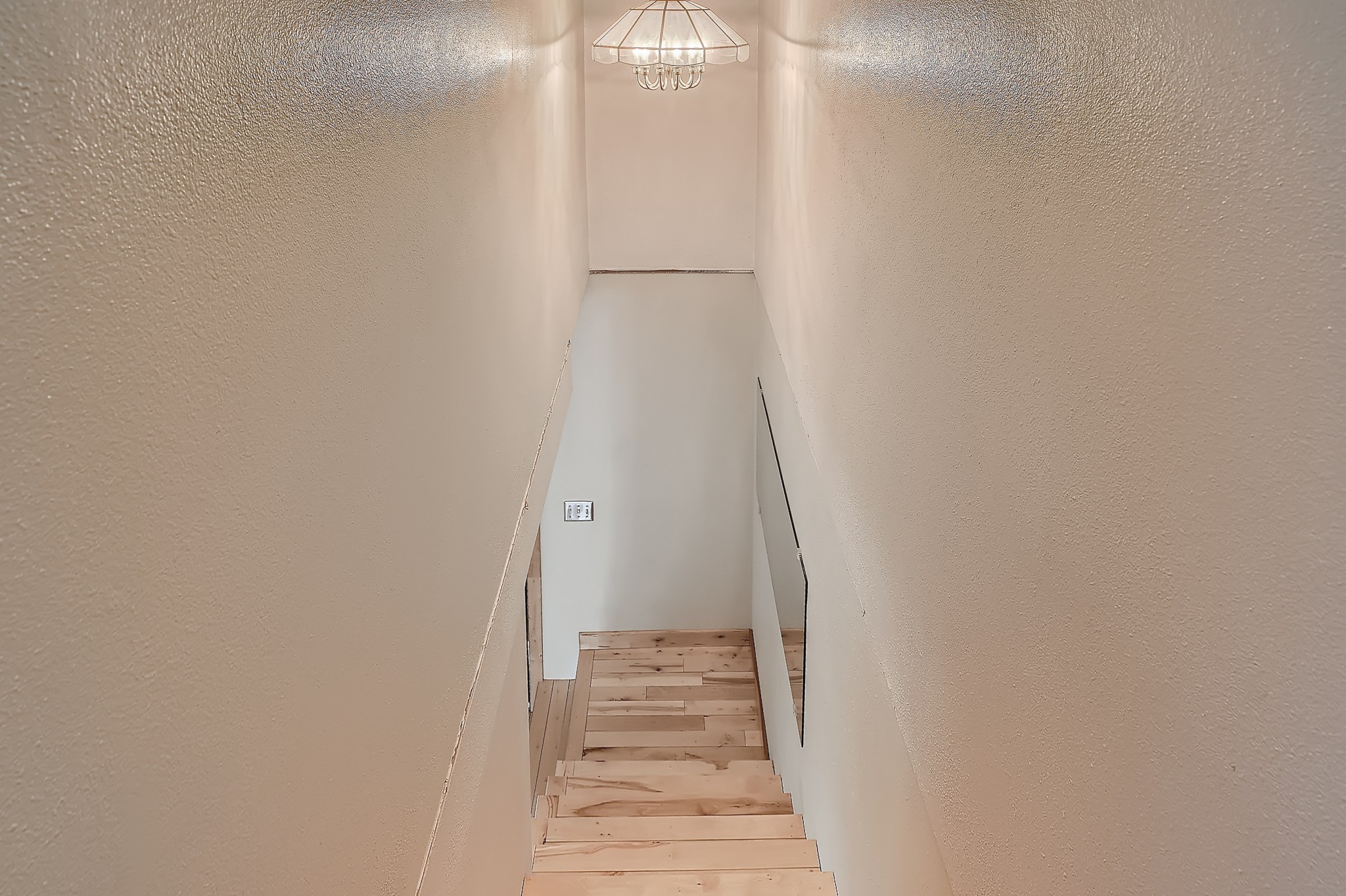 23-2nd-Floor-Stairway